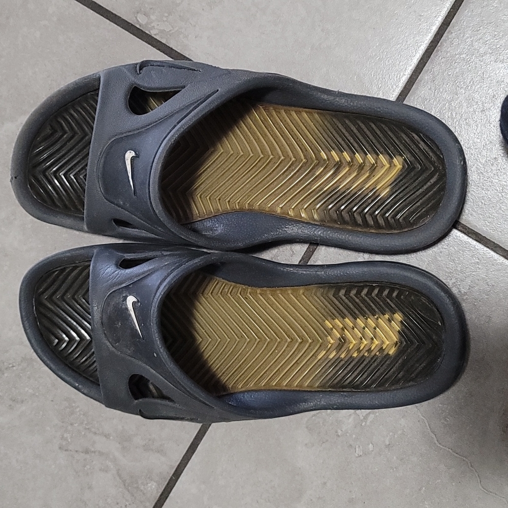Nike slides